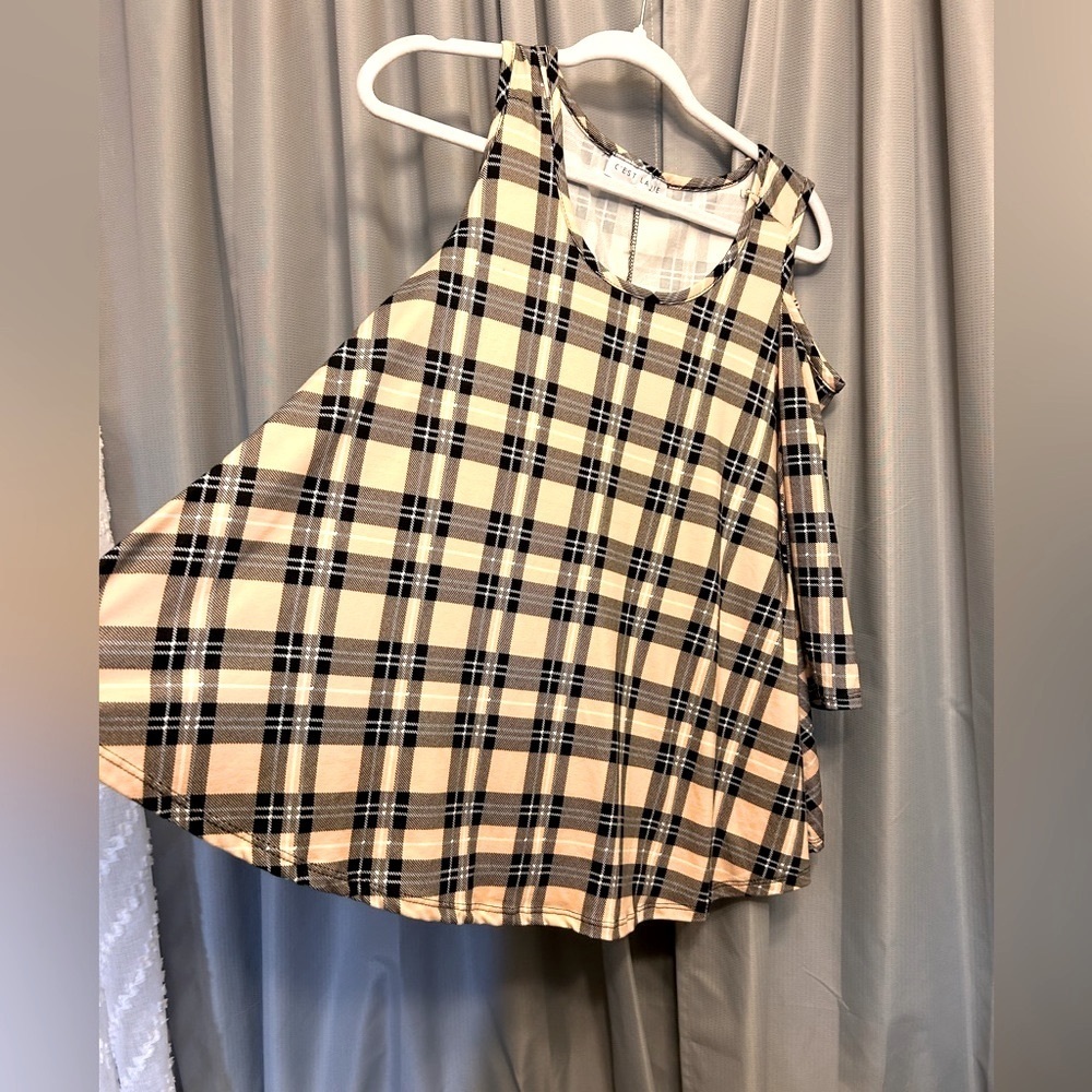 Sale $10 2for $15 C’Est La Vie Cold Shoulder Top so soft Med plaid 0333 #47